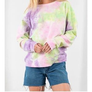 Love stitch women’s Tie Dye Sweatshirt Size L
